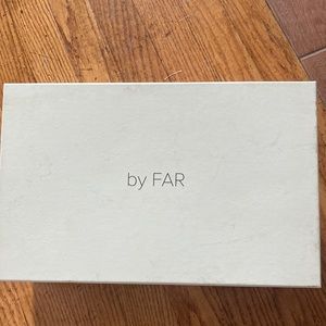 By far Petra leather flat with box